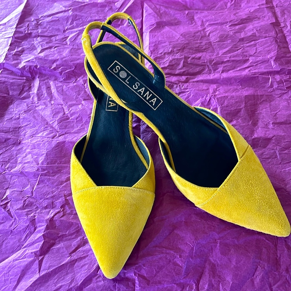 Ladies size 9 yellow suede, 1 3/4” kitten heel shoes